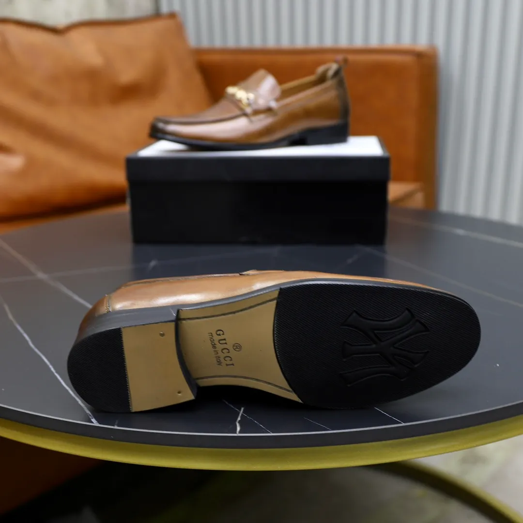 Men's shoes: 250🙅‍♂️🙅‍♂️🙅‍♂️Niuli Brand: GUCCI Size: 38-44 (45 can be customized) Level: Counter classic Material: Original soft cowhide upper Comfortable cowhide lining Original lightweight outsole Style category: Business casual footwear Driving leather shoes Color: Actual picture color